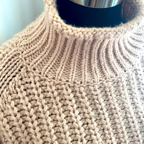 Rusty pink turtle neck sweater - Picture 2 of 3